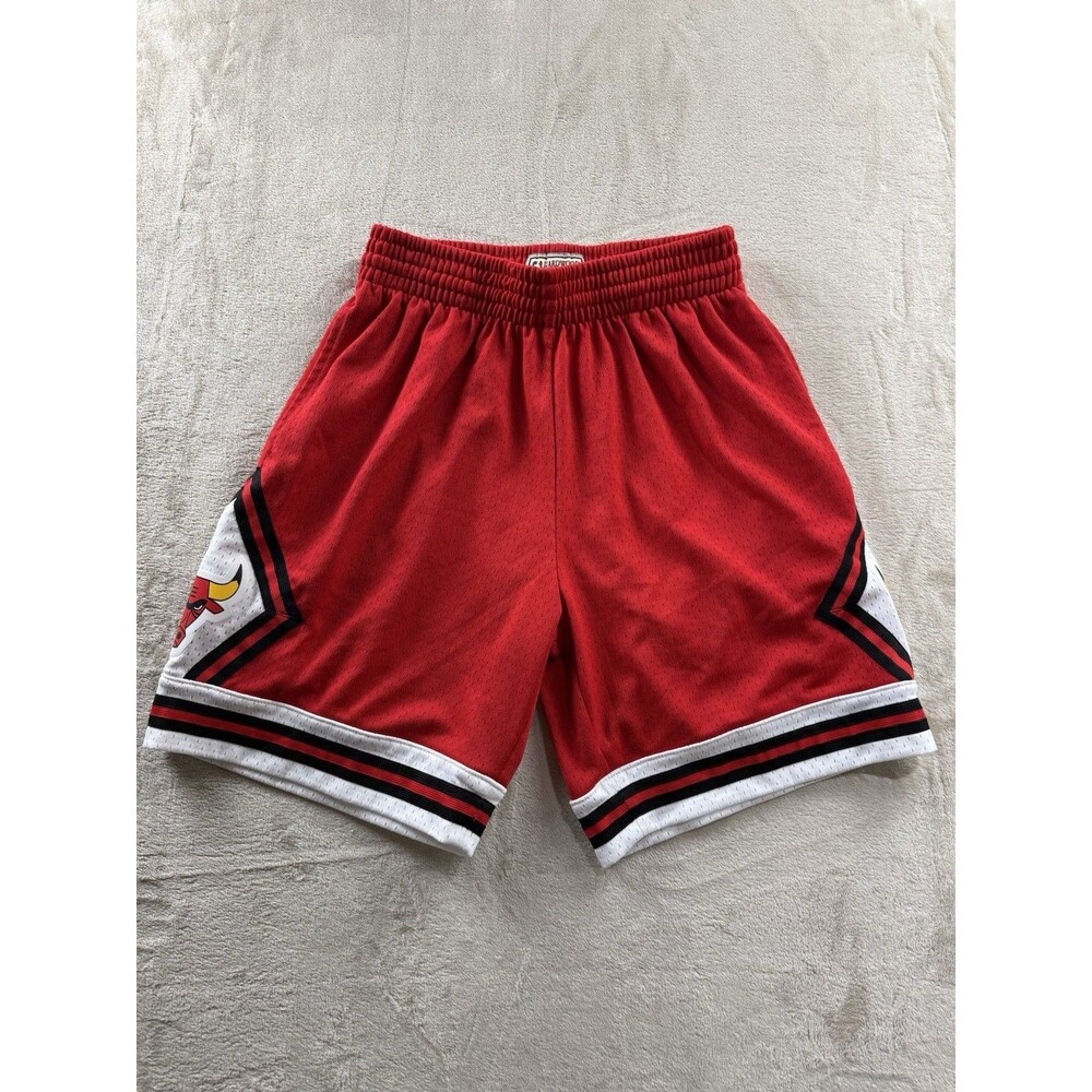 Chicago Bulls Men’s Medium Mitchell & Ness Hardwood Classics Shorts Red Swingman - Picture 2 of 9